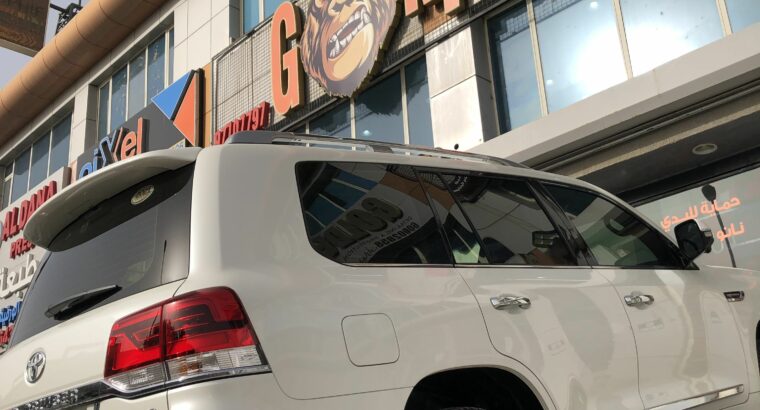 خدمات السيارات